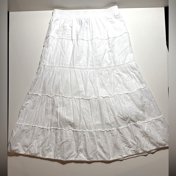 Elegant White 100% Cotton A-Line Skirt made in Italy - Picture 2 of 3